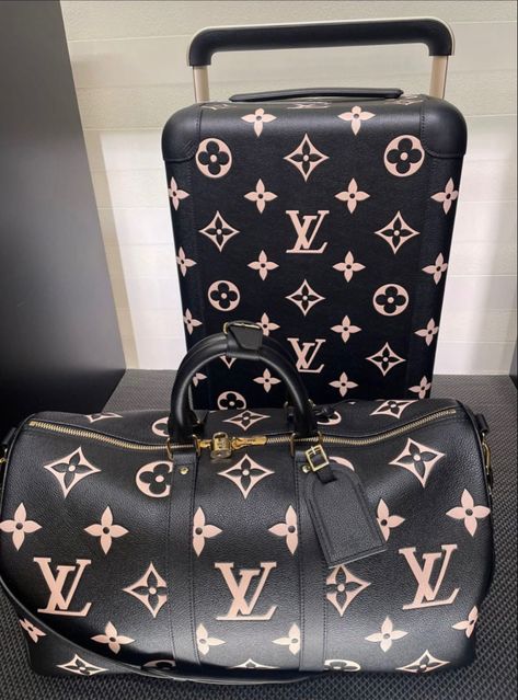 Louis Vuitton Luggage Set, Luxury Luggage Sets, Luxury Suitcase, Louis Vuitton Suitcase, Black Men Fashion Urban, Louis Vuitton Luggage, Cute Luggage, Stylish Luggage, Louis Vuitton Travel Bags