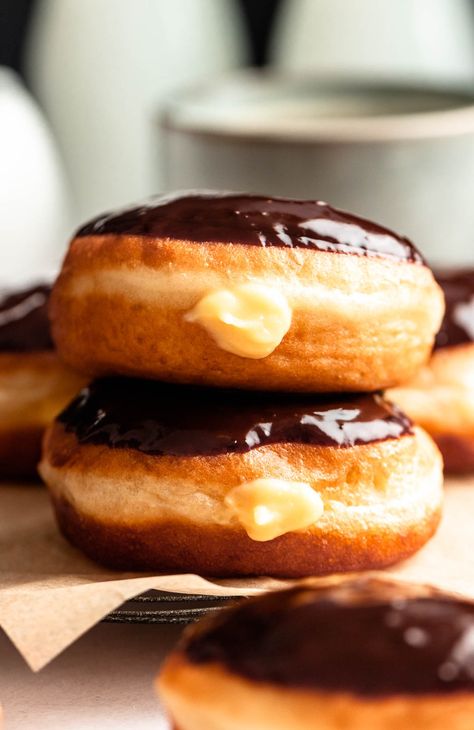 Stack of boston cream donuts. Boston Cream Doughnut Recipe, Cream Donut Recipe, Boston Cream Donut, Cream Filled Donuts, Donut Filling, Dreamy Desserts, Crescent Recipes, Fried Donuts, Yeast Dough