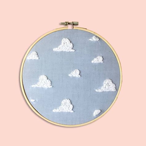 @claudia.comelade has hand embroidered these white clouds on a blue sky in an embroidery hoop using DMC floss. Sky Hand, Silk Ribbon Embroidery Patterns, Digital Embroidery Patterns, Dmc Embroidery, Diy Embroidery Patterns, Pola Sulam, Thread Art, Blue Embroidery, The Wallpaper