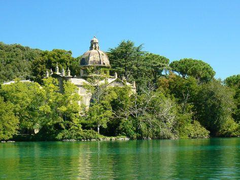 Bolsena Italy, Day Trips From Rome, Italian Lakes, Island Lake, Small Lake, Regions Of Italy, Ancient Ruins, Beautiful Lakes, Tourist Destinations