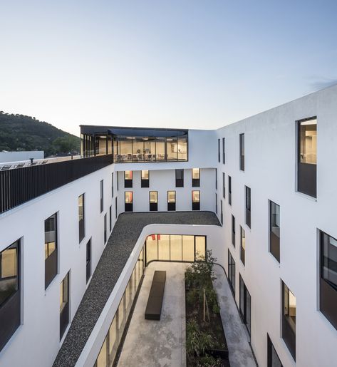 Gallery of CHAI Youth Hostel / Antonio Virga architecte - 2 Student Hostel, Hostels Design, School Building Design, Hillside House, Youth Hostel, Plans Architecture, Hotel Plan, House Construction Plan, Student House