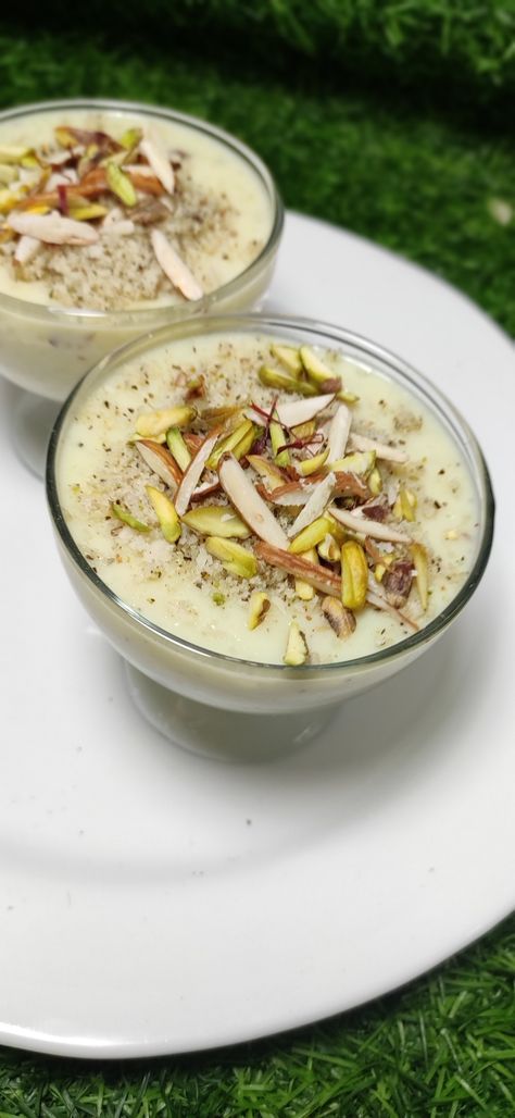 Rice Kheer Recipe, Indian Diet Recipes, Food Background Wallpapers, Rice Kheer, Marathi Culture, Kheer Recipe, Indian Diet, Food Background, Sweet Dishes Recipes