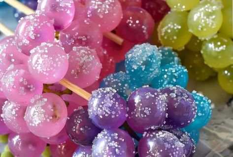 Purple Colored Food Recipes, Healthy Candy Grapes, Fun Fruit Ideas For Kids, How To Make Candied Grapes With Jolly Ranchers, Candy Grapes Recipes Kool Aid, Grape Deserts, Grapes With Jello, Coated Grapes, Frozen Candy Grapes