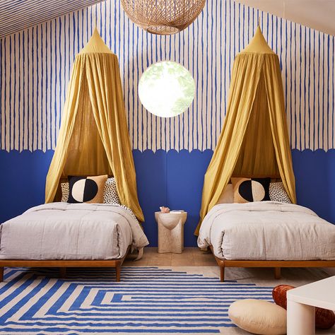 The Common Thread in This Sarah Sherman Samuel–Designed Kids’ Room Is What’s Not There Sarah Sherman, Sarah Sherman Samuel, Striped Walls, Modern Ideas, Bed Tent, Shared Room, Home Styling, Kids Interior, Kids Room Design