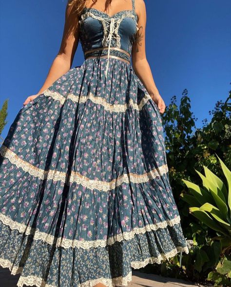 At Home Dresses, Cottagecore Blue Outfit, Farm Dress Outfit, Whimsical Clothing Style, Homestead Dresses, Modest Hippie Outfits, Farmcore Outfit, Long Sundresses, Cottagecore Dresses Aesthetic