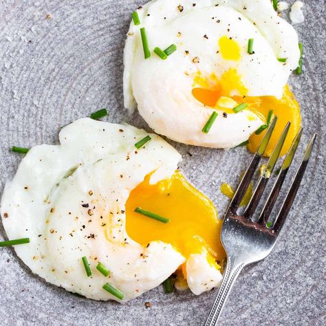 Air Fryer Poached Eggs, Poached Eggs Recipe, Poached Egg Recipe, Air Fryer Recipes Breakfast, New Air Fryer Recipes, Air Fryer Recipes Snacks, Ways To Cook Eggs, Country Boil, Air Fryer Cooking Times