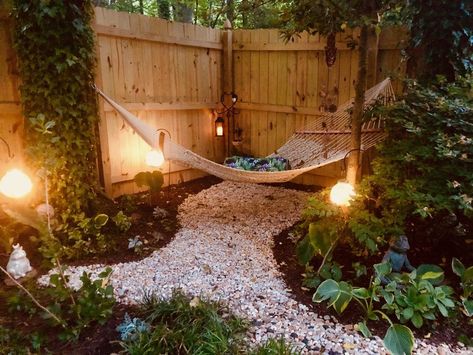 Outdoor Star Gazing Area, Corner Landscaping Ideas, Pergola Hammock, House Front Garden, Front Garden Design Ideas, Backyard Patio Decor, Corner Landscaping, Patio Decor Ideas, Front Garden Design