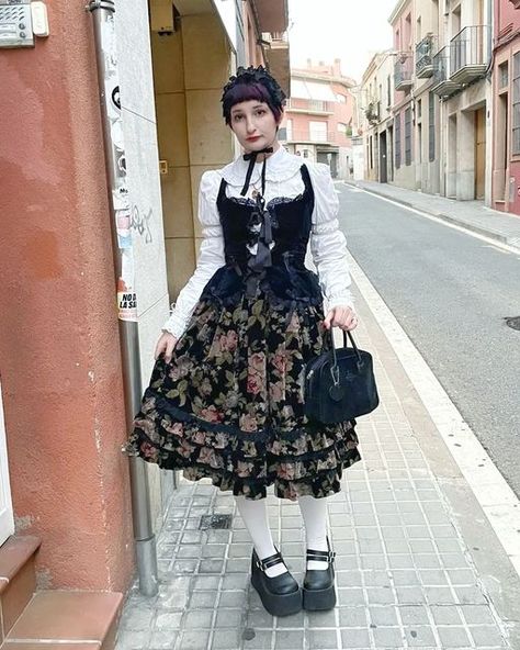 Long Skirt Outfits Aesthetic, Otome Fashion, Skirt Outfits Aesthetic, Jane Marple, Skirts Floral, Alice And The Pirates, Rad Clothes, Innocent World, Lolita Outfits