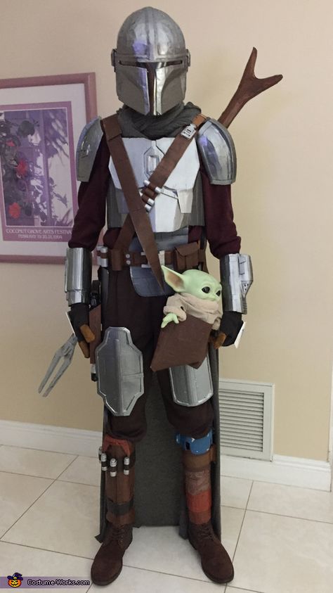 Diy Mandalorian Costume, Costume Template, Star Wars Costumes Diy, Disfraz Star Wars, Yoda Costume, Storm Trooper Costume, Mandalorian Costume, Cardboard Costume, Mandalorian Cosplay