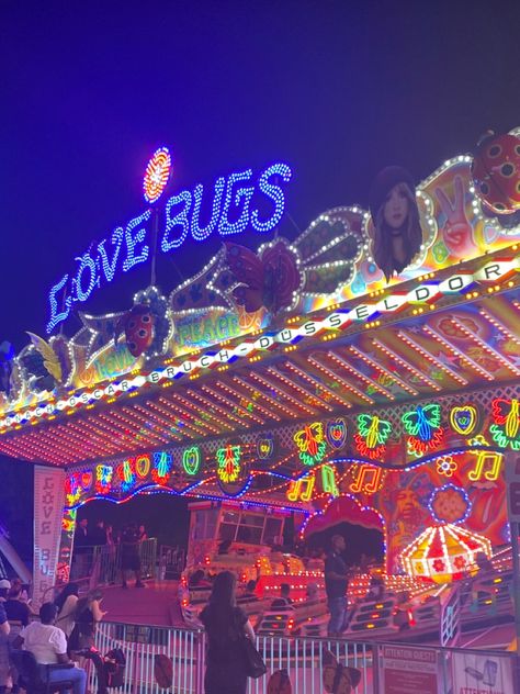 aesthetic state fair, amusement park Carnival Fair Aesthetic, Texas State Fair Aesthetic, Dollywood Park Aesthetic, Fair Grounds Aesthetic, State Fair Aesthetic, Aesthetic Amusement Park, Carnival Core, Uk Fair, Amusement Park Sign