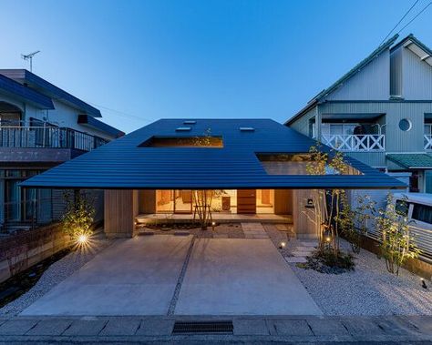 kengo kuma crafts single-storey PC garden house in japan Timber Gates, Houses In Japan, Floating Hotel, Front Courtyard, Open Space Living, Aichi, Japanese House, Structural Engineering, Open Plan Living