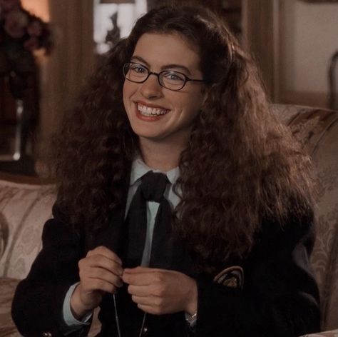 Here’s some Halloween inspo! Do you know what you’re gonna be this year yet? #Halloweeninspo #Halloweencostumeideas Amelia Princess Diaries, Mia Thermopolis Before Makeover, Princess Diaries Before, Mia Thermopolis Princess Diaries, Female Characters Movie, Mia Thermopolis Outfit, Iconic Brunette Movie Characters, Mia Princess Diaries, Mia Thermopolis Costume