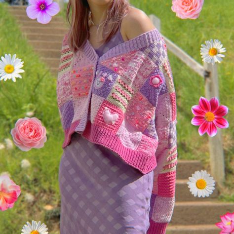 Crochet Cardigan Aesthetic, Crochet Sweater Aesthetic, Crochet Outfits Aesthetic, Kawaii Crochet Clothes, Knitting Kawaii, Kawaii Embroidery, Patchwork Cardigan, Mode Crochet, Crochet Clothing And Accessories