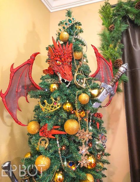 Dragon Themed Christmas Tree, Dnd Christmas Decorations, Diy Dragon Ornaments, Medieval Christmas Tree, Dnd Christmas Tree, Dungeons And Dragons Christmas Tree, Hobbit Christmas Tree, Lotr Christmas Tree, Year Of The Dragon Decorations