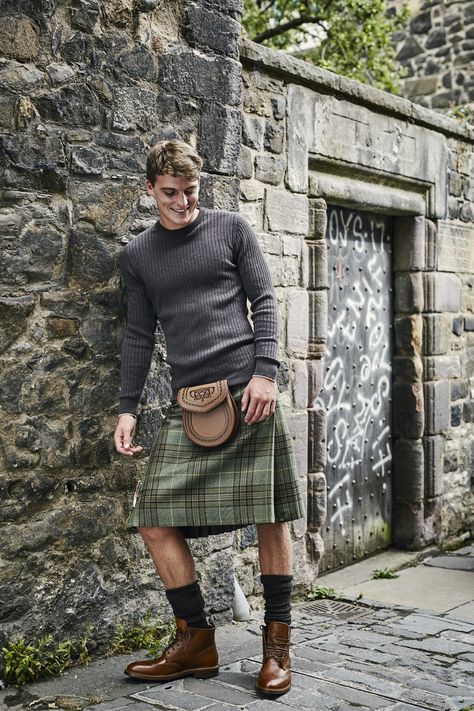 Highlandwear / Made in Scotland Kilt Men Fashion, Scottish Wedding Traditions, Kilts For Sale, Outlander Knitting, Scottish Man, Kilt Outfits, Scottish Fashion, Tartan Kilt, Men In Kilts