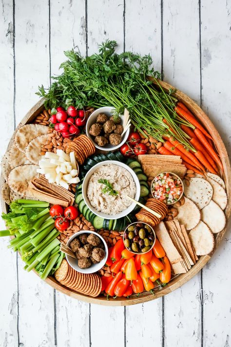 Epic Vegan Charcuterie Board with plant-based meatballs and cashew dip, and other delicious, beautiful foods! #vegancharcuterie #reluctantentertainer #vegan #charcuterieboard Charcuterie Vegan, Vegan Charcuterie Board, Breakfast Charcuterie Board, Breakfast Charcuterie, Vegan Party Food, Vegan Party, Charcuterie Inspiration, Charcuterie And Cheese Board, Charcuterie Recipes