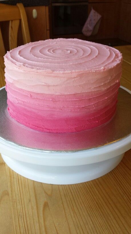 Ombre Pink Birthday Cake, Pink Buttercream Birthday Cake, Pink Bday Cake Simple, Pink And Purple Bday Cake, Cake Designs Ombre, Simple Ombre Cake, Pink And White Ombre Cake, Ombré Pink Cake, Pink Sparkly Birthday Cake