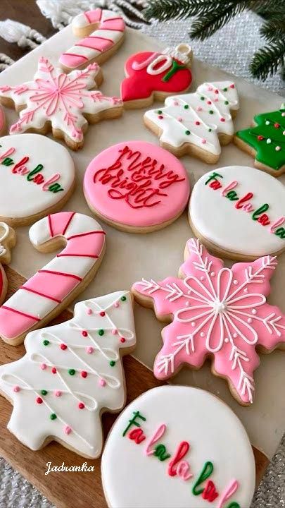 #ChristmasCookies #Jadranka #ChristmasTime Cute Christmas Sugar Cookie Ideas, Sugar Cookie Icing Ideas Christmas, Cookie Decoration Christmas, Christmas Cookie Decorations Ideas, Christmas Party Cookie Decorating, Gingerbread Men Cookies Decorated Ideas, Christmas Cookie Icing Designs, Christmas Cookie Frosting Ideas, Holiday Cookie Designs