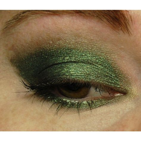 Dark Green Eyeshadow, Shimmer Eyeshadow Looks, Prom Eyeshadow, 2000s Makeup Looks, Green Brown Eyes, Dark Green Eyes, Green Eyeliner, Eye Makeup Eyeshadow, Glitter Shadow