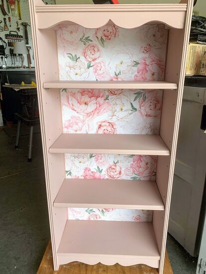 Small Antique Bookshelf, Blush Pink Bookcase, Diy Scalloped Bookshelf, Girls Bookshelf Ideas, Small Bookcase Ideas, Small Bookcase Makeover, Baby Furniture Diy, Shabby Chic Bookshelf, How To Make Bookshelves