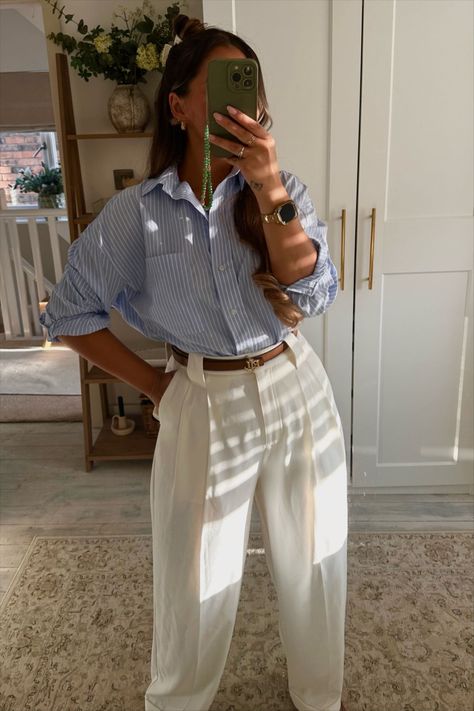 Blue Pin Stripe Shirt Outfit, Blue Pinstripe Shirt Outfit Women, Blue Striped Shirt Outfit Work, Pinstripe Shirt Outfit, Poplin Shirt Outfit, Blue Trousers Outfit, Blue Striped Shirt Outfit, 20’s Fashion, Outfits With Striped Shirts