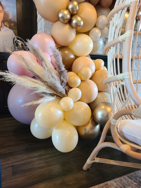 If we could add pampas to every design we would Balloon Arch And Pampas, Balloon Garland With Pampas, Balloon Ring With Pampas, Balloon Arch Pampas, Boho Balloon Arch With Pampas, Pastel Baby Shower, Bohemian Theme, Candy Cart, Round Balloons