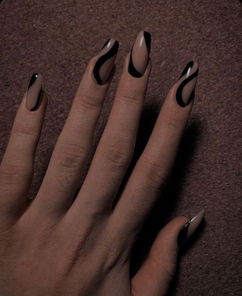 Black And White Nail, Grunge Nails, Pretty Gel Nails, Soft Nails, White Nail, Dark Nails, Minimalist Nails, Heart Nails, Healthy Nails