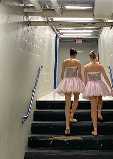 Ballet Best Friends, Ballet Pics With Friends, Dance Recital Aesthetic, Real Ballet Core, Ballet Friends, Ballet Hairstyles, Ballet Recital, Ballet Aesthetic, Dancer Lifestyle