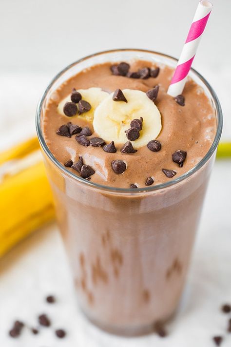 Chocolate Peanut Butter Banana Shake. This banana shake is not only delicious but healthy and so easy to whip up on busy mornings. It's made with simple ingredients and tastes incredible! | Healthy Breakfast Shake | Healthy Banana Shake | #cookingclassy #shakes #banana #chocolate Peanut Butter Banana Breakfast, Breakfast Shake, Menu Sarapan Sehat, Power Snacks, Resep Smoothie, Breakfast Shakes, Banana Shake, Berbuka Puasa, Banana Breakfast