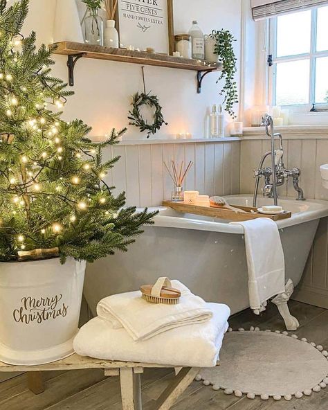 25 Christmas Wreath Decorating Ideas » Lady Decluttered Santa Bathroom Decor, Simple Bathroom Christmas Decor, Bathroom Christmas Tree, Christmas Decor In Bathroom, Spa Christmas Decor, Christmas Decor Bathroom Ideas, Christmas Bathrooms, Christmas Decorations Bathroom, Christmas Wreath Decorating Ideas