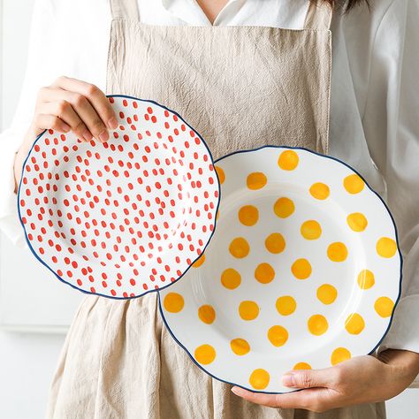 Ceramic Plates Designs, Ceramic Plate Set, Ceramic Cafe, Painted Ceramic Plates, Pottery Painting Designs, Hand Painted Plates, Pottery Crafts, Ceramics Pottery Art, Polka Dot Design