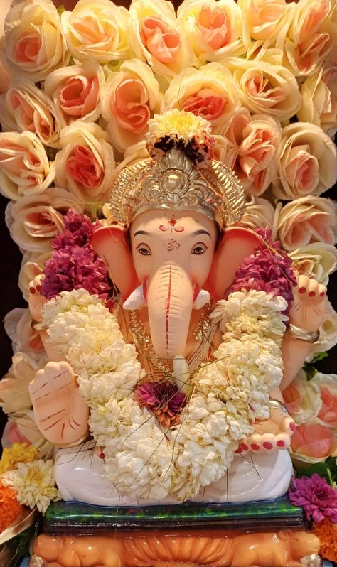 Ganpati decoration at home ideas Ganpati Snap, Ganesh Ji Decoration At Home, Ganpati At Home, Gannu Bappa, Bappa Decoration, Ganesha Murti, Ganpati Photo, Ganpati Murti, Ganesha Images