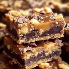 Cake Mix Toffee Bars, Dessert Bars Recipes Easy, Toffee Dessert, Ooey Gooey Bars, Bar Treats, Avocado Bread, Easy Bar Recipes, Gooey Butter Cookies, Gooey Bars