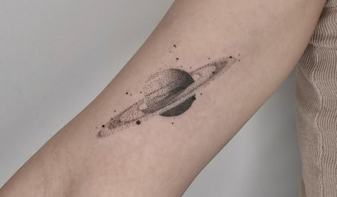 Saturn Meaning, Aesthetic Saturn, Aa Tattoos, Saturn Tattoo, Planet Tattoos, Mommy Tattoos, Tattoo Minimal, Famous Tattoos, Tattoo Lettering Fonts