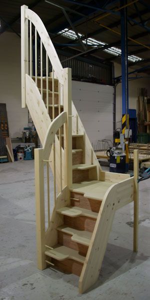 Quarter landing turn staircase Scale Loft, Mini Homes, Tiny House Stairs, Loft Stairs, Smart Tiles, Attic Stairs, Stair Case, Attic Renovation, Attic Spaces