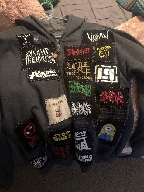 Hoodie With Patches, Crust Pants, Punk Fashion Diy, Patch Pants, Band Patches, Punk Patches, Battle Jacket, Punk Inspiration, Punk Outfits