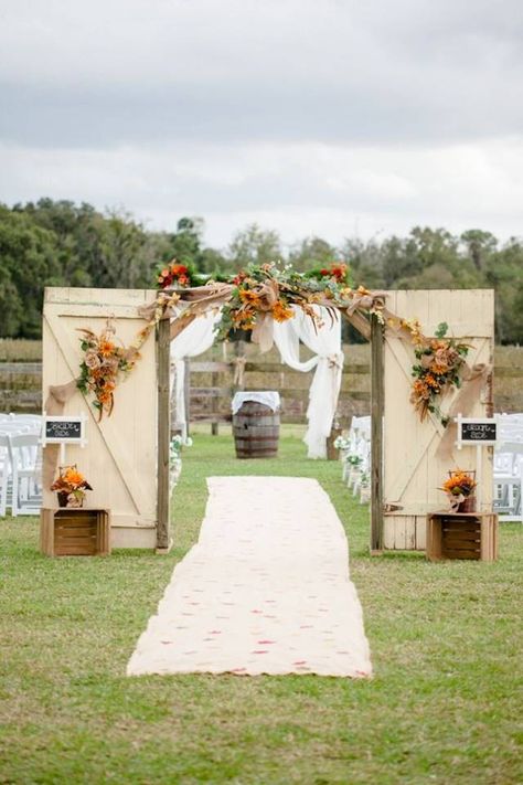 Old Wedding Barn Doors With Wooden Boxes & Barrels // 10 Rustic Old Door Wedding Decor Ideas For Outdoor Country Weddings Outdoor Wedding Doors, Barn Door Wedding, Fall Wedding Arches, Outdoor Country Wedding, Outdoor Backdrops, Wedding Archway, Wedding Doors, Wedding Ceremony Ideas, Rustic Outdoor Wedding