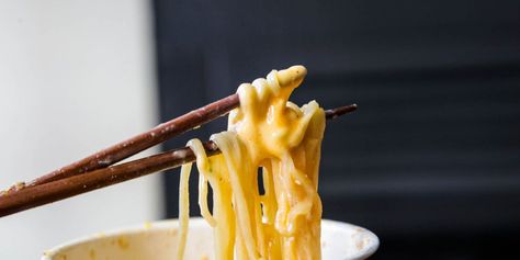 Ramen with cheese taste test: Korean dish is perfect comfort food - Insider Ramen With Cheese, Upgrade Instant Ramen, American Cheese Recipes, Cheese Ramen, Ramen Flavors, Kraft Singles, How To Make Ramen, Can Of Soup, Instant Ramen