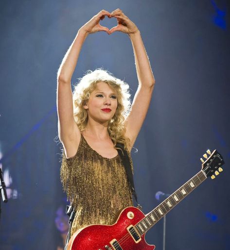 (5) Bookmarks / Twitter Fearless Heart, Fearless Album, Taylor Swift Speak Now, Taylor Swift Fearless, Speak Now, Heart Hands, Taylor Swift Album, Taylor Swift Pictures, Taylor Alison Swift