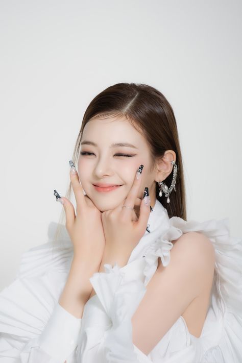 Itzy Checkmate, Princess Lia, It'z Me, Itzy Lia, Lia Itzy, Crop Photo, Kpop Girl Groups, South Korean Girls, Seoul