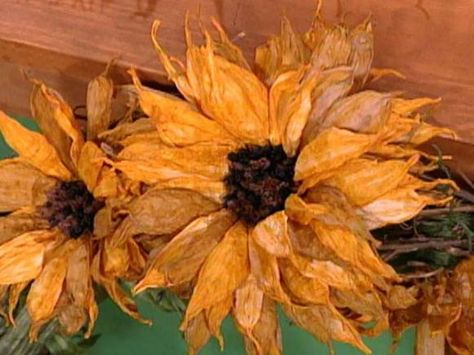 How to Make Easy Paper Sunflowers | Easy Crafts and Homemade Decorating & Gift Ideas | HGTV Sunflower Crafts, Coffee Filter Flowers, Paper Sunflowers, Crepe Paper Flowers, Giant Paper Flowers, Sunflower Decor, Autumn Crafts, Primitive Crafts, Paper Roses