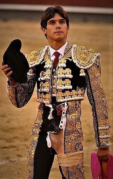 Matador Outfit, Matador Costume, Sagging Pants, Lycra Men, Men In Uniform, Male Beauty, Male Models, Mens Fitness, Mens Outfits