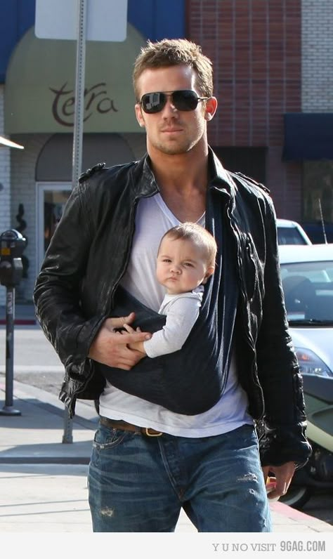 phoarrrrrrwwwww Cam Gigandet, Baby Fotografie, Baby News, Dapper Men, The Perfect Guy, Baby Wearing, Street Styles, Look Cool, Beautiful People