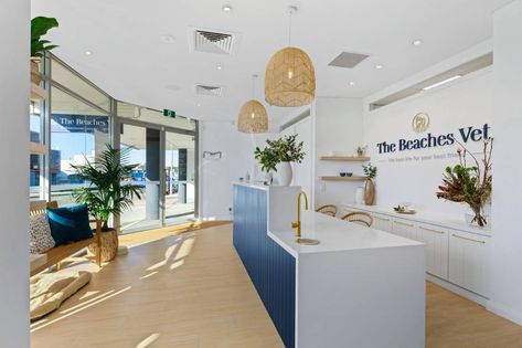 Veterinary Consult Room, Modern Veterinary Clinic, Veterinary Clinic Design Receptions, Veterinary Clinic Ideas, Vet Clinic Lobby, Luxury Veterinary Clinic, Vet Clinic Design, Vet Clinic Reception, Vet Clinic Exam Room