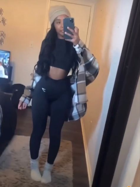 Black Essentials Outfit, Black Girls Comfy Outfits, Cold Day Outfits Black Women, Classy Chic Aesthetic Outfit, Leggings Outfit Winter Black Women, Lazy Outfits Black Women, Comfy Fall Outfits Black Women, Movie Outfits Date Comfy, Cute Comfy Outfits Black Women