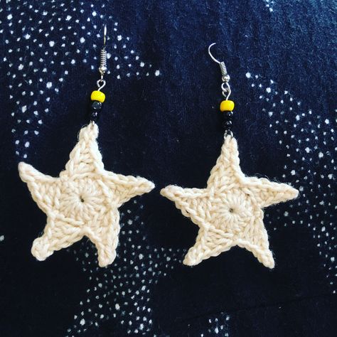 Luna Lovegood Earrings Diy, Luna Lovegood Earrings, Crochet Earrings Tutorial, Star Crochet, Earrings Tutorial, Crochet Jewelry Patterns, Crochet Stars, Crochet Fabric, Earring Tutorial