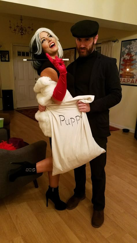 Cruelly Deville Couple Costume, Cruella Deville Hair Inspiration, Cruella Deville Costume Family, Jasper Cruella, Cruella And Dalmation Costume, Cruella Deville Costume Couple, Cruela De Vil Costume Ideas, Halloween Cruella Deville, Diy Cruella Deville Costume