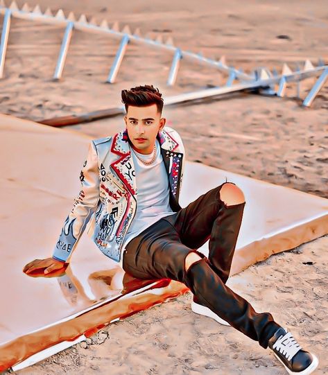 Jass Manak Hd Photos, Karan Randhawa, Jass Manak, Insta Dp, Christmas Scenery, Crush Pics, Boy Photo