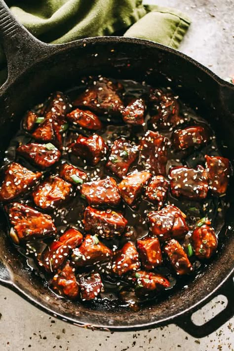 Tender, delicious, and juicy bites of sirloin steak cooked in a flavorful honey garlic sauce. A quick dinner, or game day food, that's ready in minutes! #steakbitesrecipes #garlic #glutenfree #appetizers #superbowlfood Top Sirloin Dinner Ideas, Honey Steak, Honey Garlic Beef Tips, Petit Sirloin Steak Recipes, Sirloin Steak Bites, Teriyaki Steak Bites, Beef Sirloin Recipes, Honey Garlic Steak Bites, Sirloin Tip Steak Recipes