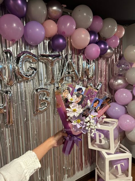 Kpop Themed Birthday Party Ideas, Kpop Birthday Decorations, Kpop Theme Birthday, Bts Promposal, K Pop Birthday Party Ideas, Bts Decoration Ideas, Bts Party Ideas Decoration, Kpop Themed Birthday Party, Kpop Party Ideas